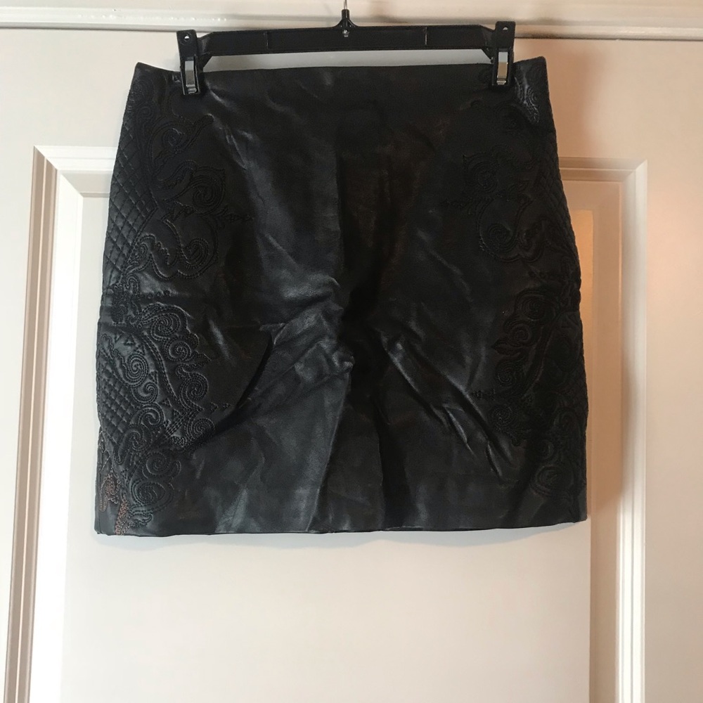 Embroidered mini skirt